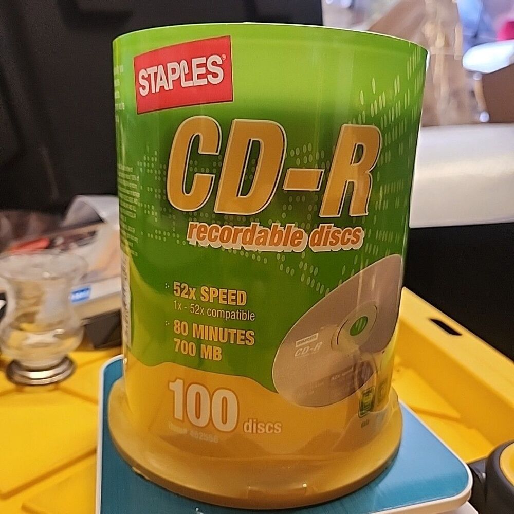 Staples 700MB 80MIN 52X CD-R Recordable Discs Spindle 100 Pack NEW